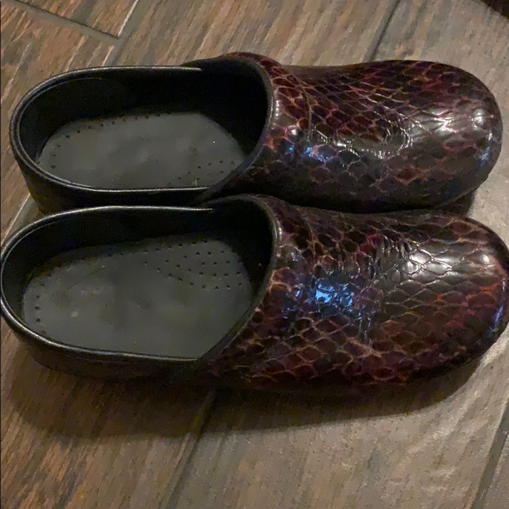 Nursing clogs